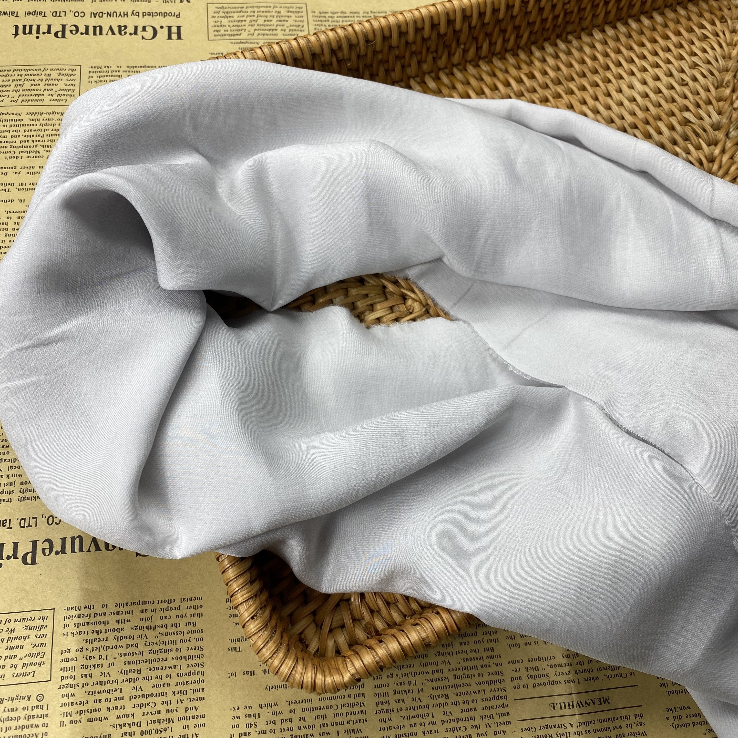 100% polyester airflow satin FABRIC SUPPLIERS Wholesale Satin Fabric Rolls for PAJAMAS and dress