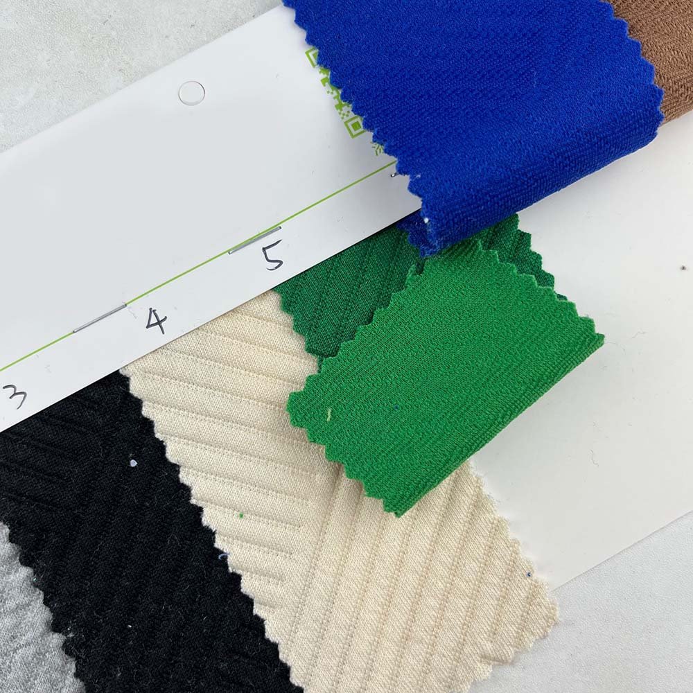 High Quality Premium 100% Polyester Quilted Velvet Warm Knitted Jacquard Textured Fabric 280gsm