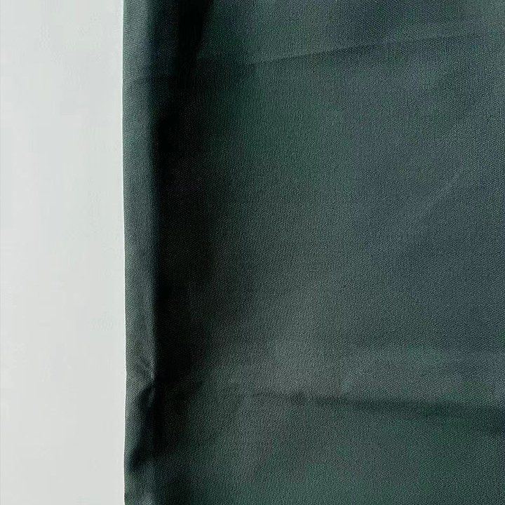 China Factory's Hot Sale 100% Cotton Twill Fabrics Woven Dress Garment Fabric Sustainable Organic Blackout Feature Boys Girls
