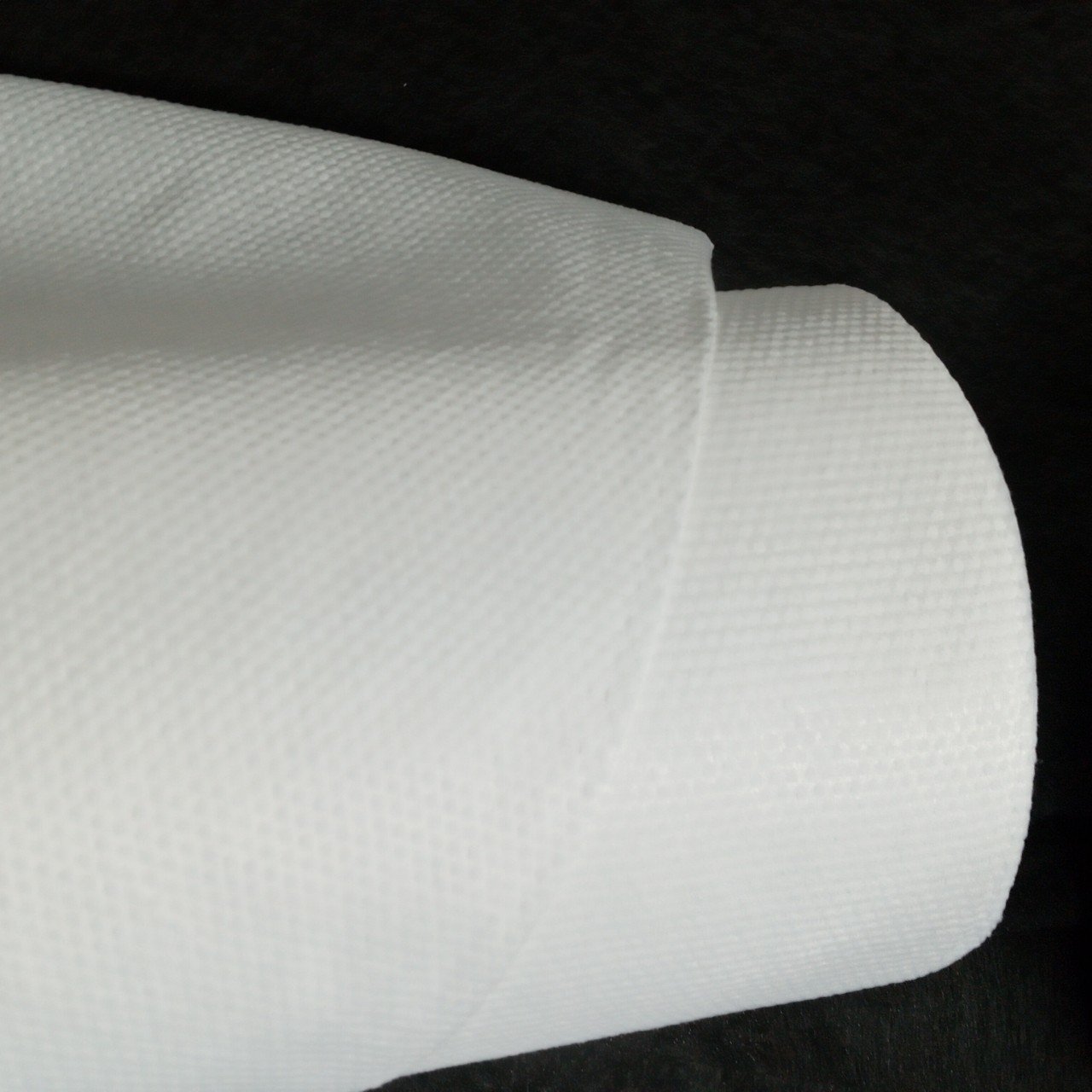 ISO Standard White Spunlace Nonwoven Fabric Wholesaler's Lightweight Anti-Static Mesh Embossed Rayon Viscose Polyester Cotton