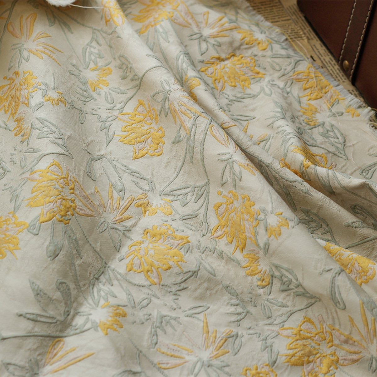 New style woven clothing fabric simple strokes pastoral yellow flower jacquard pattern dress fabric