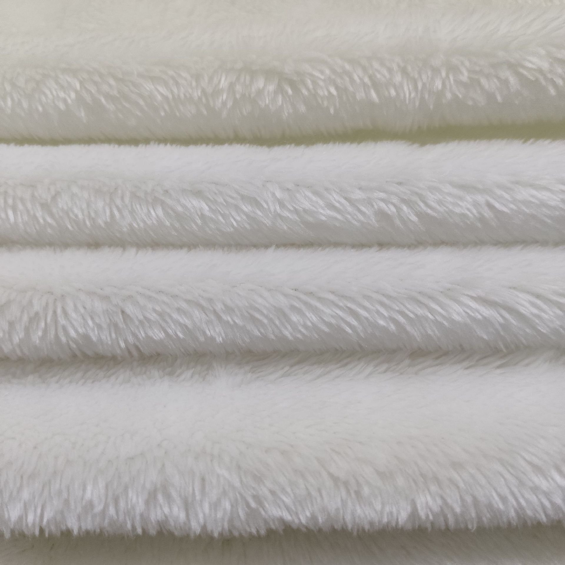 Green Fluorescent High Bright Glow In The Dark Luminous 100% Polyester Plush Fleece Fabric Pearl Velvet Fabric For Toy
