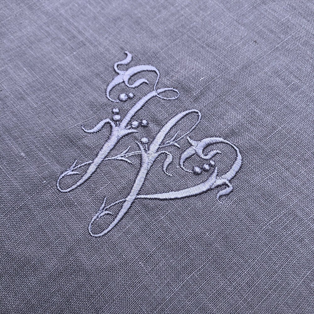 Wholesale French WAVE Embroidered edge Linen Napkins customized LOGO White dining table placemat Wholesale