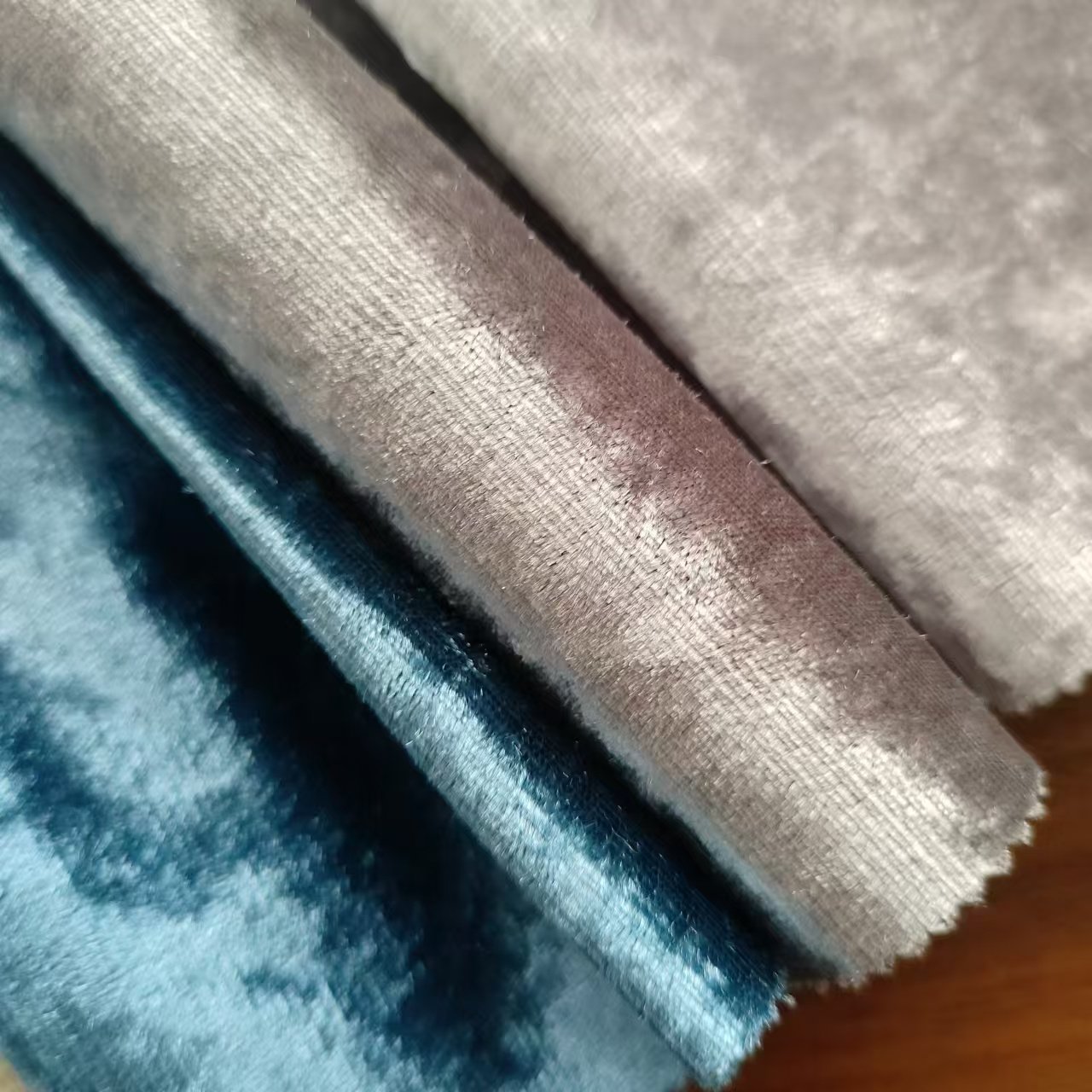 Low moq luxury factory wholesale 100% Polyester VELVETCurtain Fabric Continuous Curtain Fabric for living room