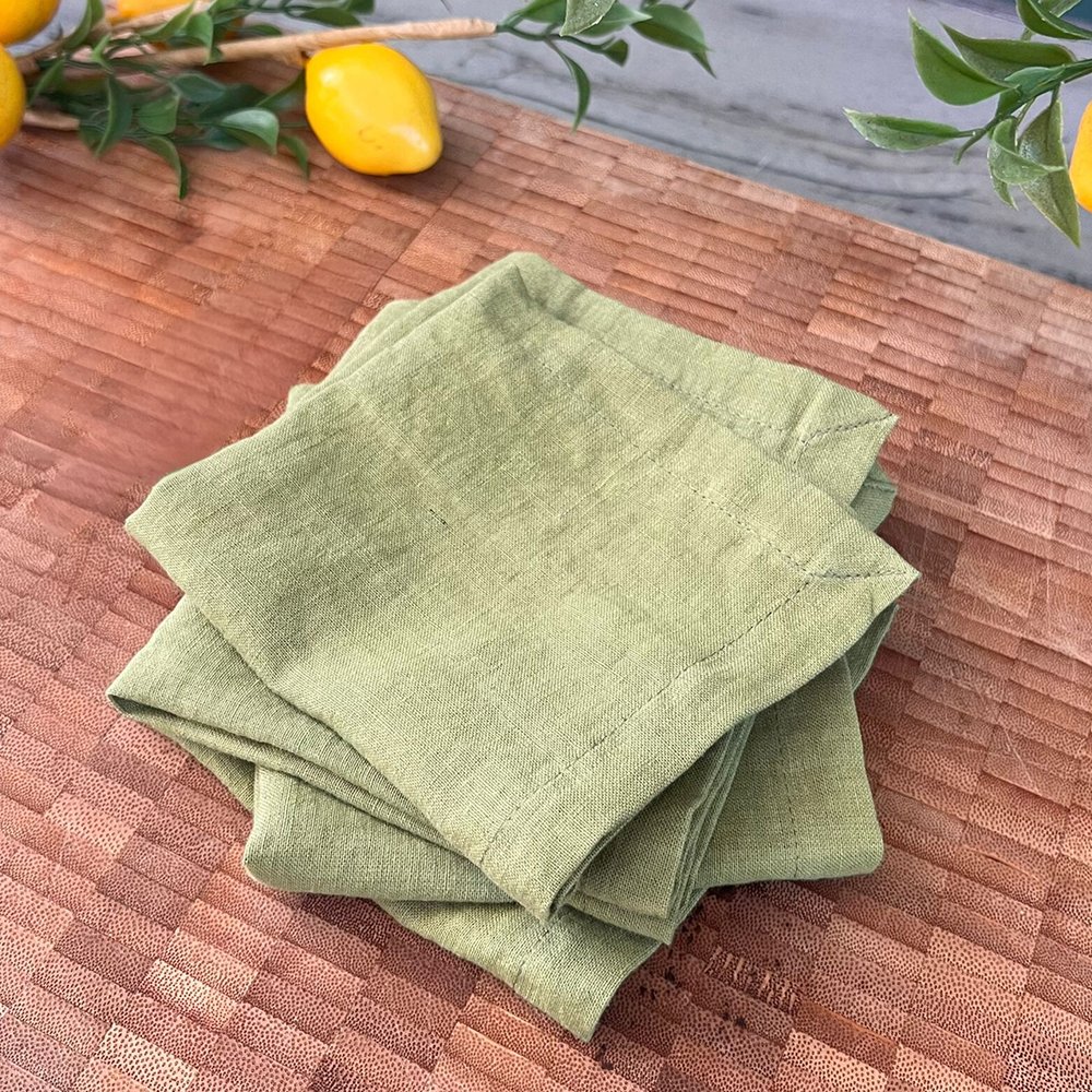 Natural Personalised embroidered pattern custom scalloped Luxury French fabric 100% linen Napkin placemats for wedding
