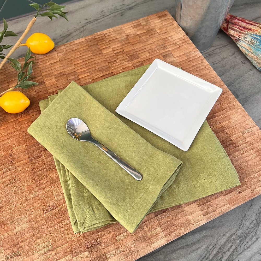 Natural Personalised embroidered pattern custom scalloped Luxury French fabric 100% linen Napkin placemats for wedding