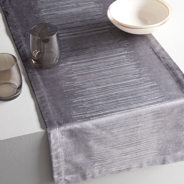 High Quality 100% Linen Jacquard Table Runner Woven and Yarn Dyed for Home Christmas Decorations Available for Online Sales