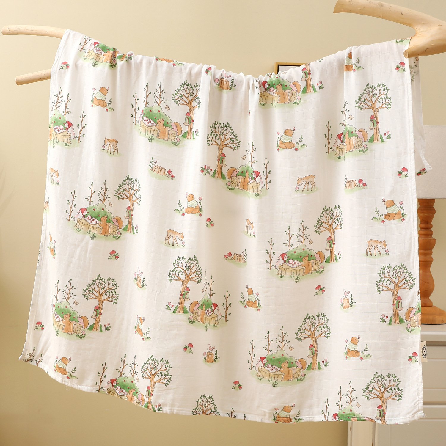 Hot Selling 2-Layer Bamboo Fiber Cotton Comfortable Modern New Design Dot Print Baby Blanket Cartoon Design Muslin Swaddle