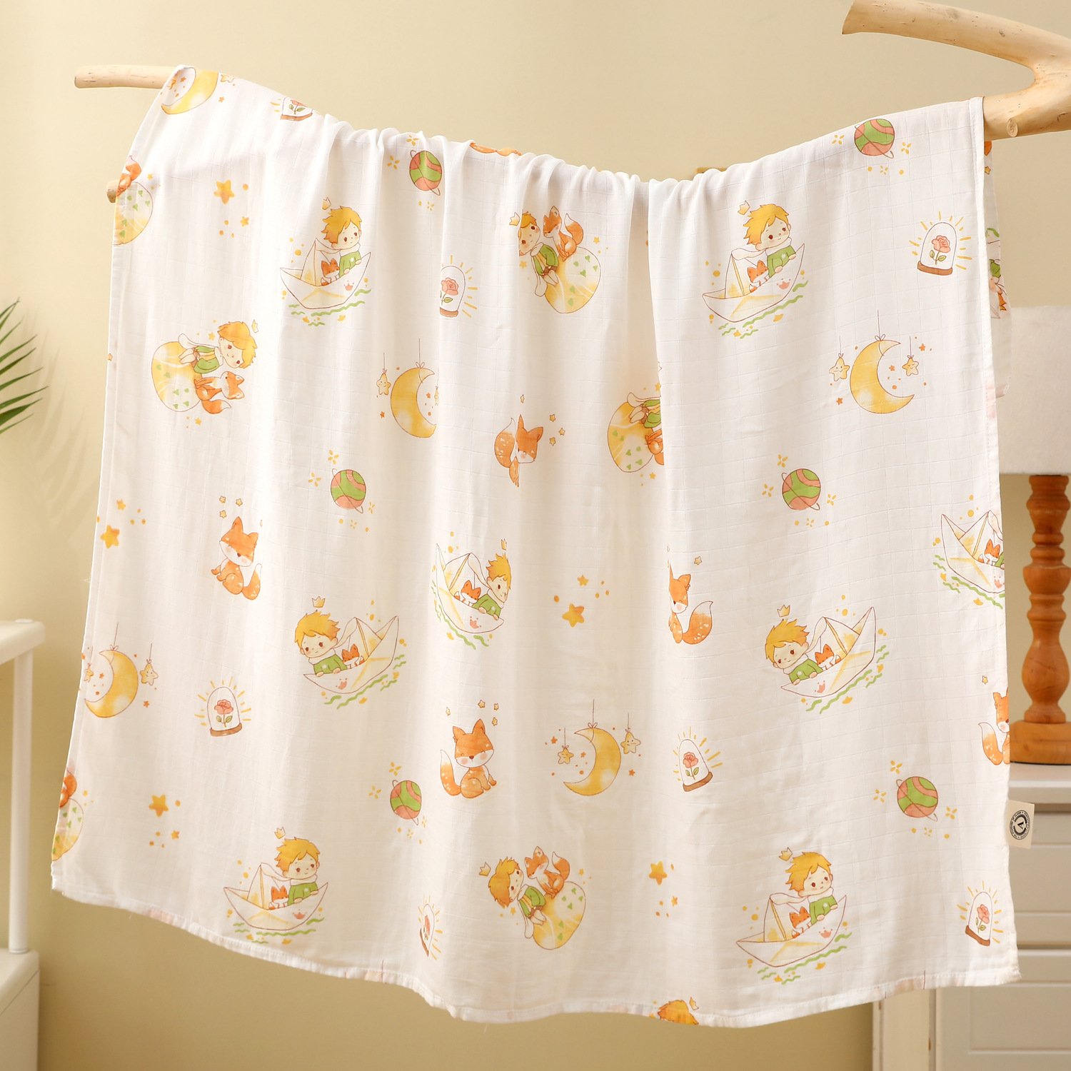 Hot Selling 2-Layer Bamboo Fiber Cotton Comfortable Modern New Design Dot Print Baby Blanket Cartoon Design Muslin Swaddle