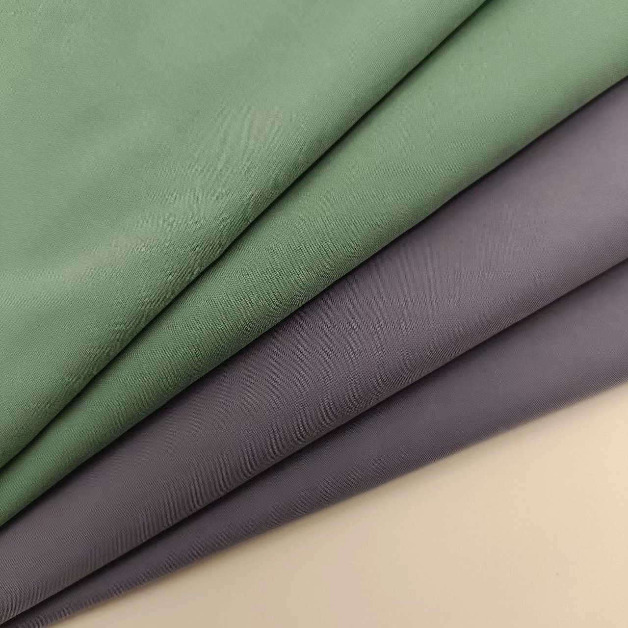 2023 New Style Women Garments Fabric Windproof Lightweight Fabric for Women's Trench Coat
