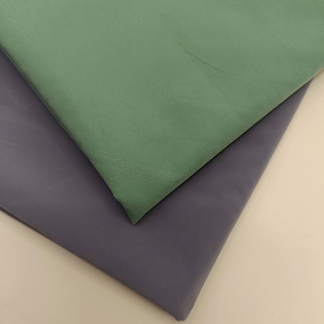 2023 New Style Women Garments Fabric Windproof Lightweight Fabric for Women's Trench Coat
