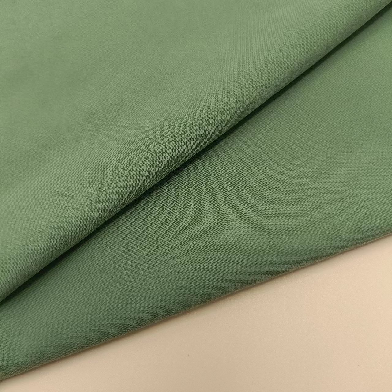 2023 New Style Women Garments Fabric Windproof Lightweight Fabric for Women's Trench Coat
