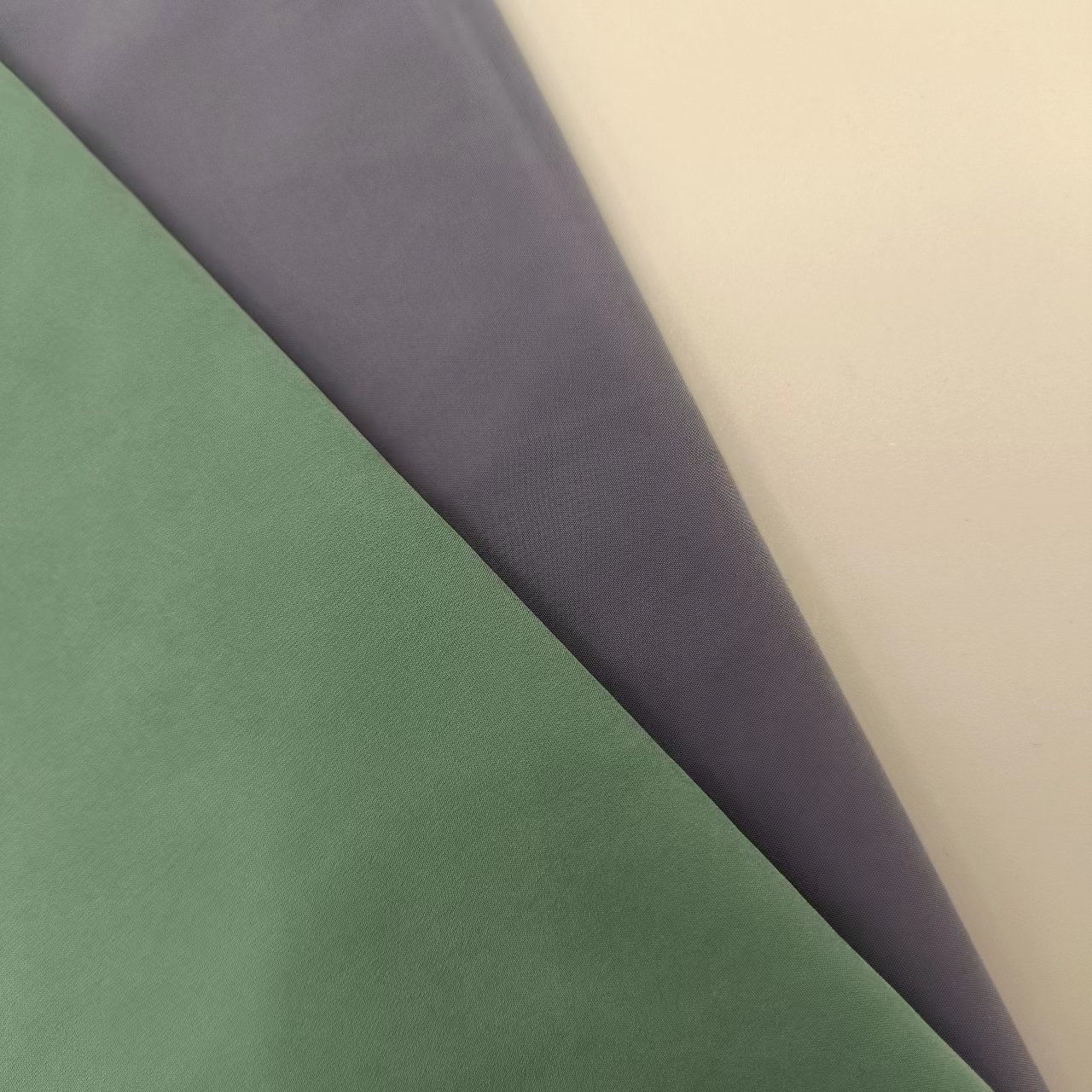 2023 New Style Women Garments Fabric Windproof Lightweight Fabric for Women's Trench Coat