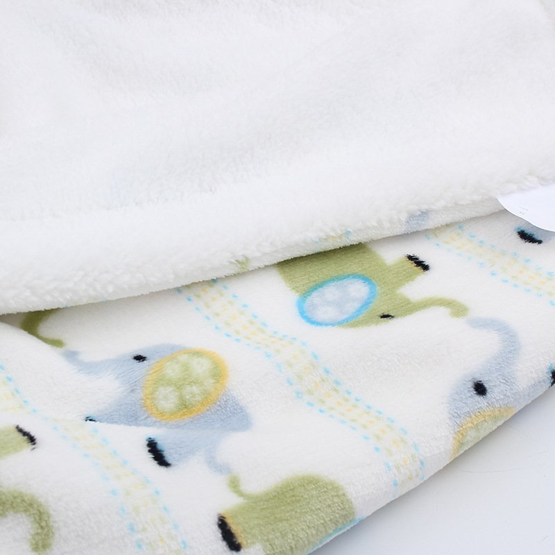 High Quality Super Soft Knitted Cartoon Animal Print Swaddle Blanket Wholesale Baby Bedding for All Seasons