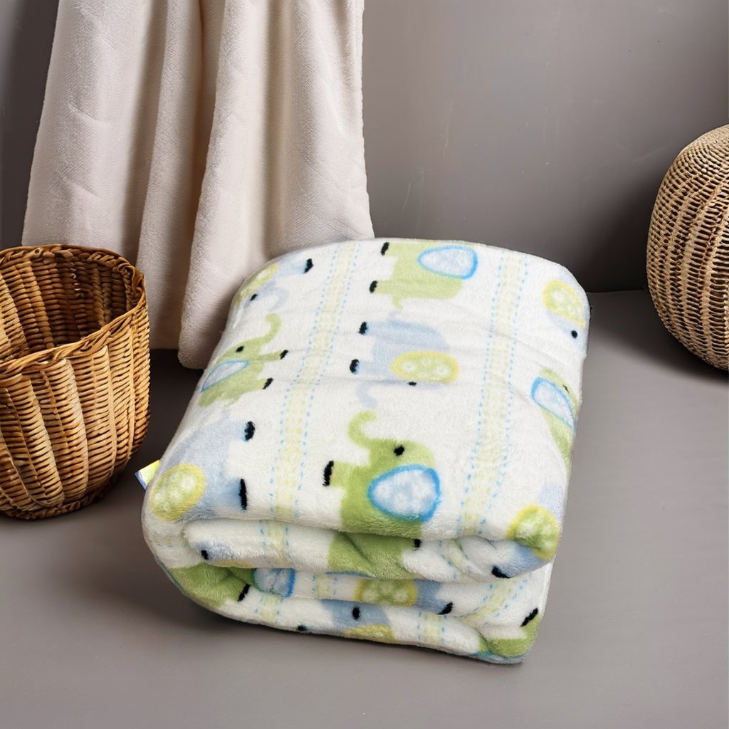 High Quality Super Soft Knitted Cartoon Animal Print Swaddle Blanket Wholesale Baby Bedding for All Seasons