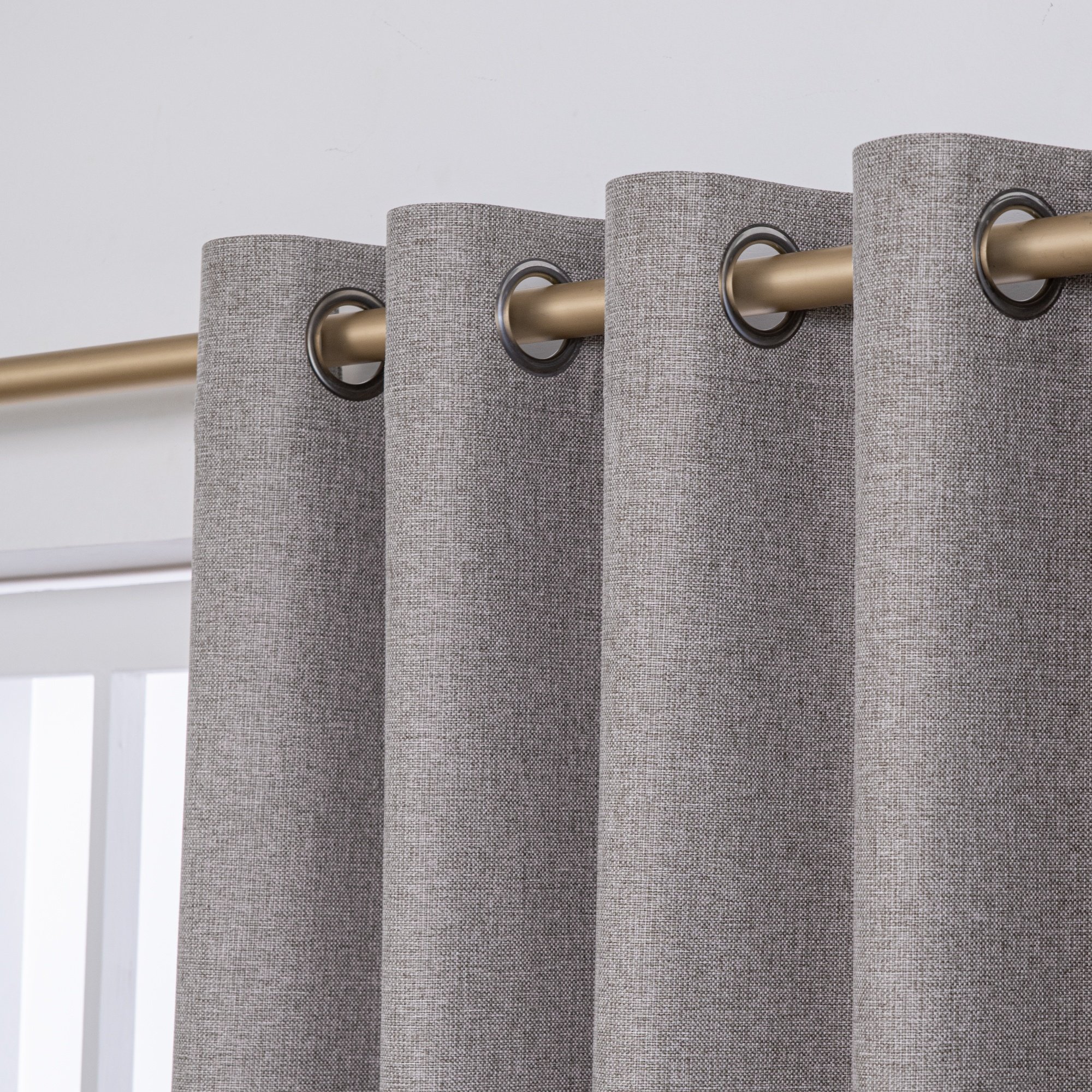 Factory Wholesale 100% Polyester Anti-UV Full Blackout Heat-Insulated Curtain Fabric Yarn-Dyed Plain Suede with Roll Packing