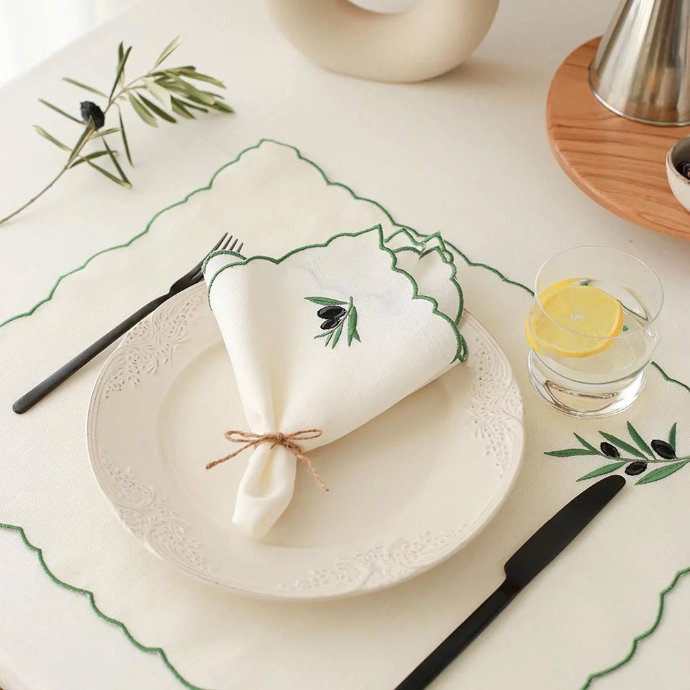 Custom patterns Personalized scalloped edge Luxury organic flax pure embroidered table cloth linen Napkins 45*45cm