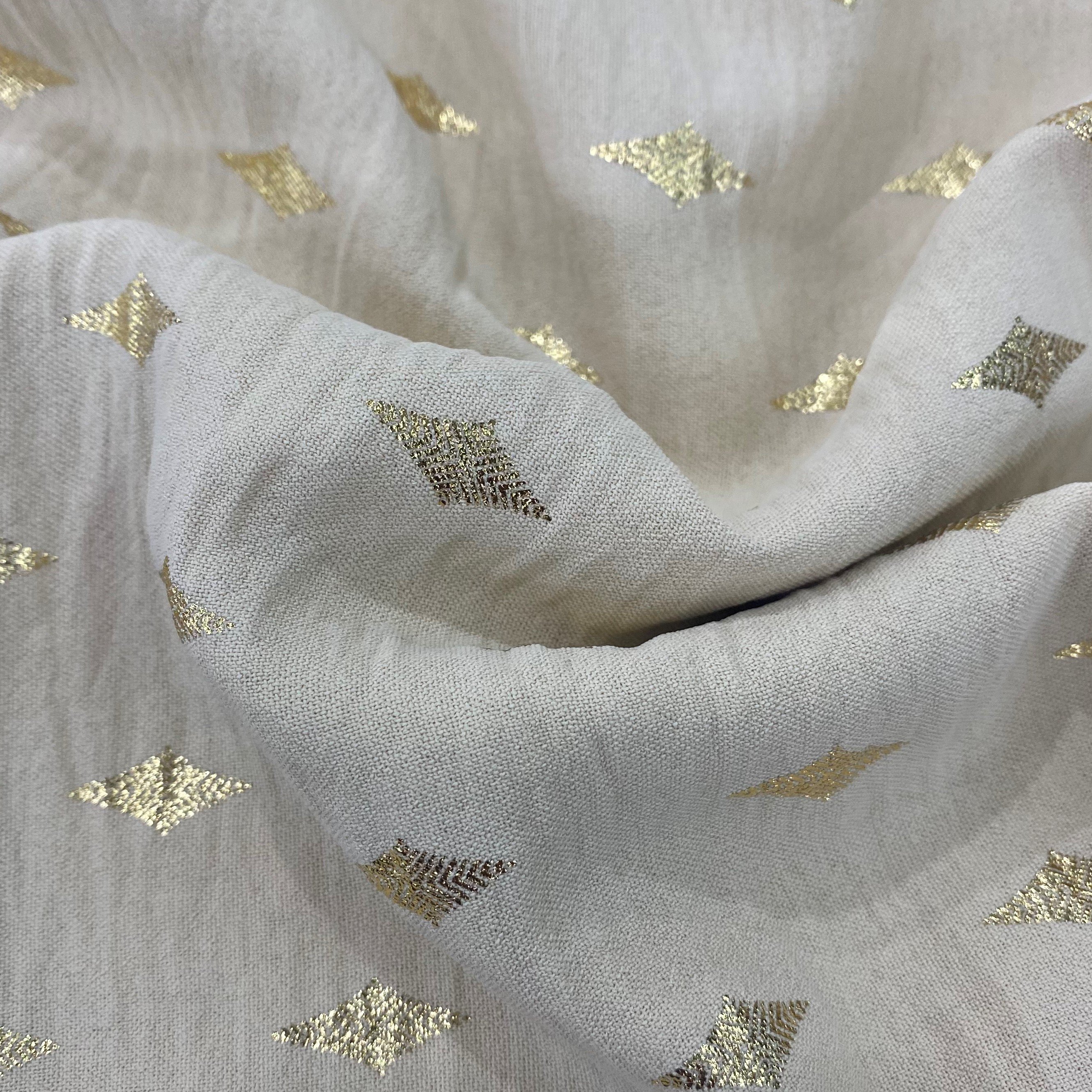 Air Flow Style Raw Fabric Supply Fashion Cey Crepe Garment Suits Fabrics 100% Polyester Fabric Woven Lightweight Customizable