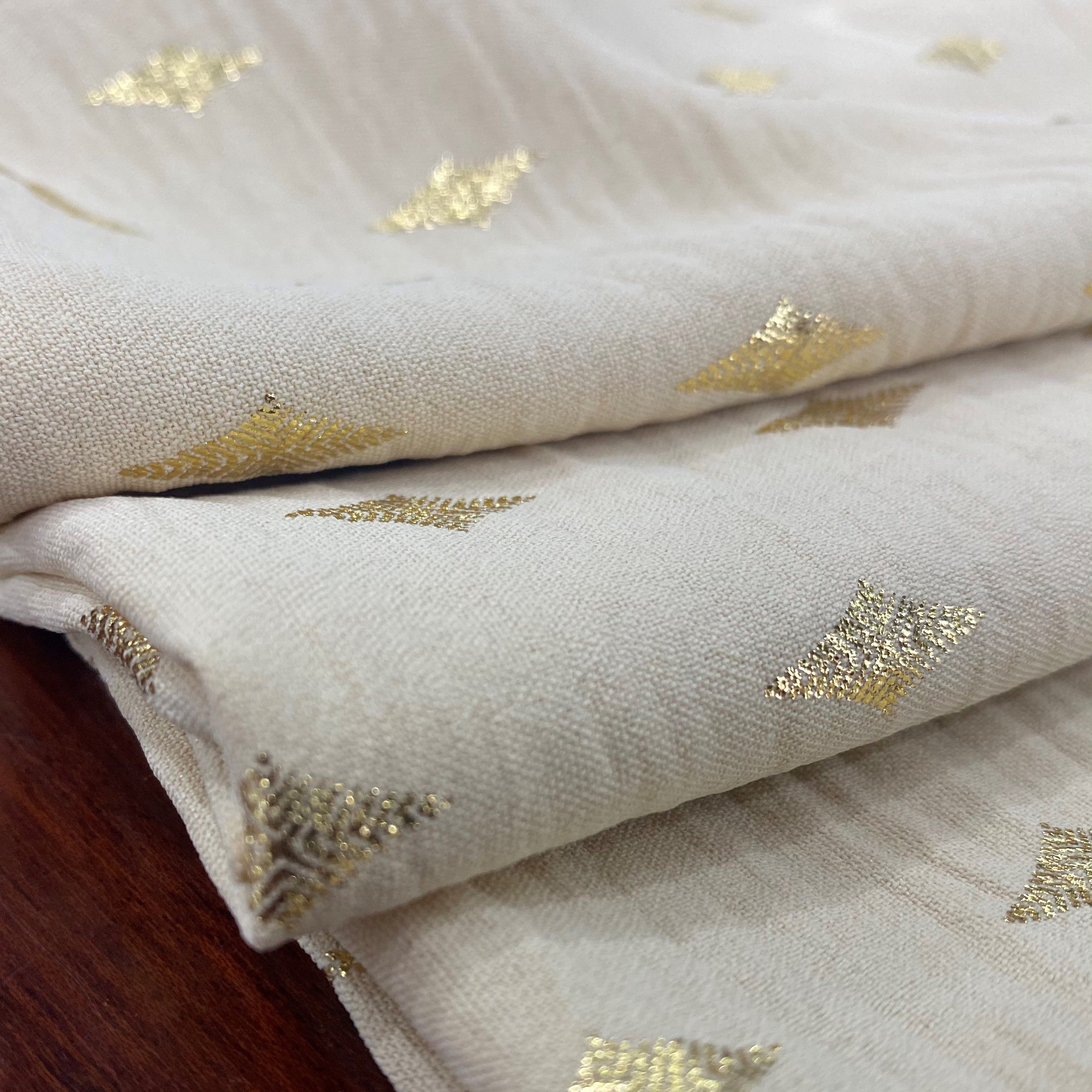 Air Flow Style Raw Fabric Supply Fashion Cey Crepe Garment Suits Fabrics 100% Polyester Fabric Woven Lightweight Customizable