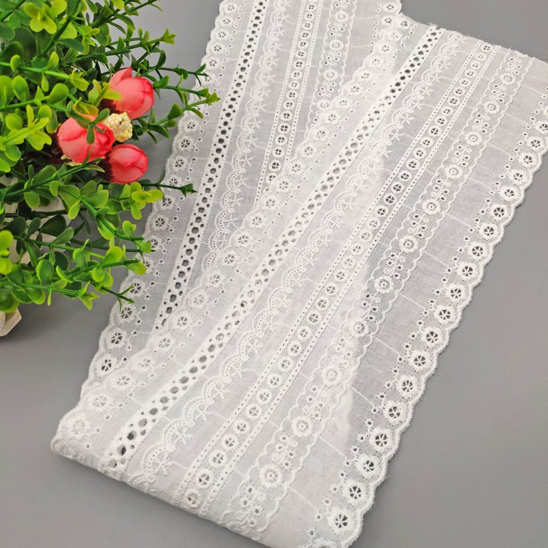 2023 Wholesale Fancy Embroidery Trim Ribbon Cotton Webbing Water Soluble French Border Guipure Lace Trim