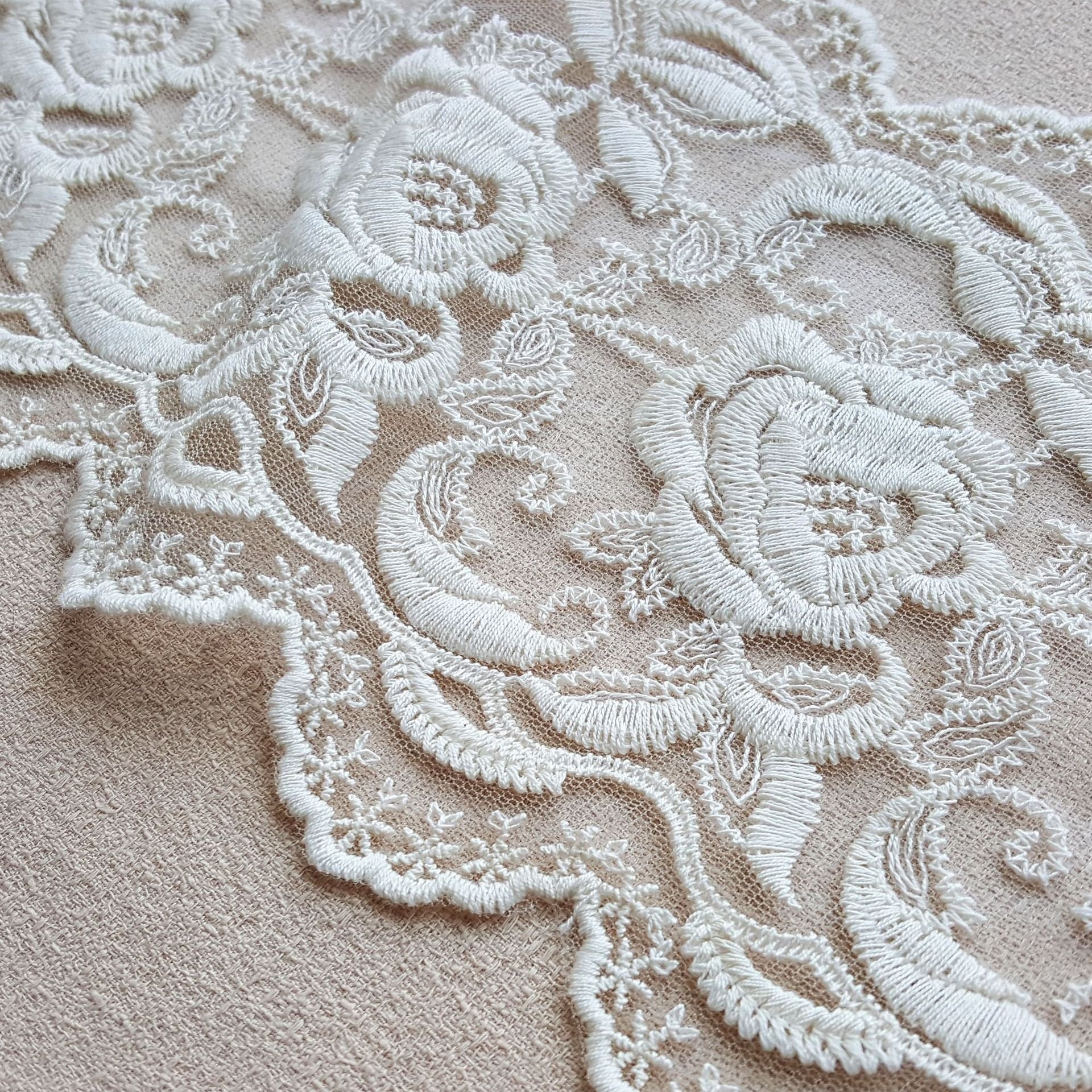 New Design 100% Cotton Embroidery Lace Flowers Mesh Embroidered Lace Trim