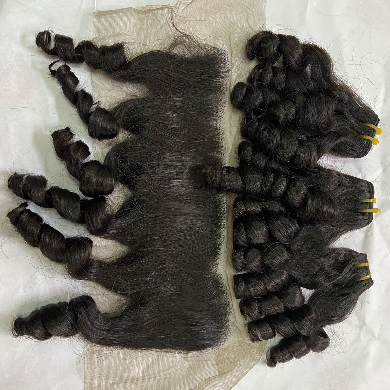 Specializes in Providing Deep Black 360 Degree Wavy Curly Brazilian and European Virgin Hair Transparent Lace"