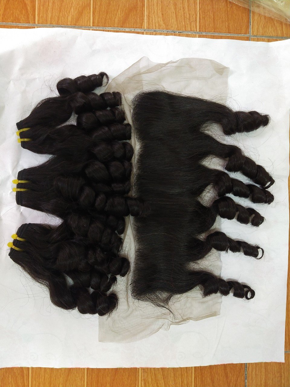 Specializes in Providing Deep Black 360 Degree Wavy Curly Brazilian and European Virgin Hair Transparent Lace"