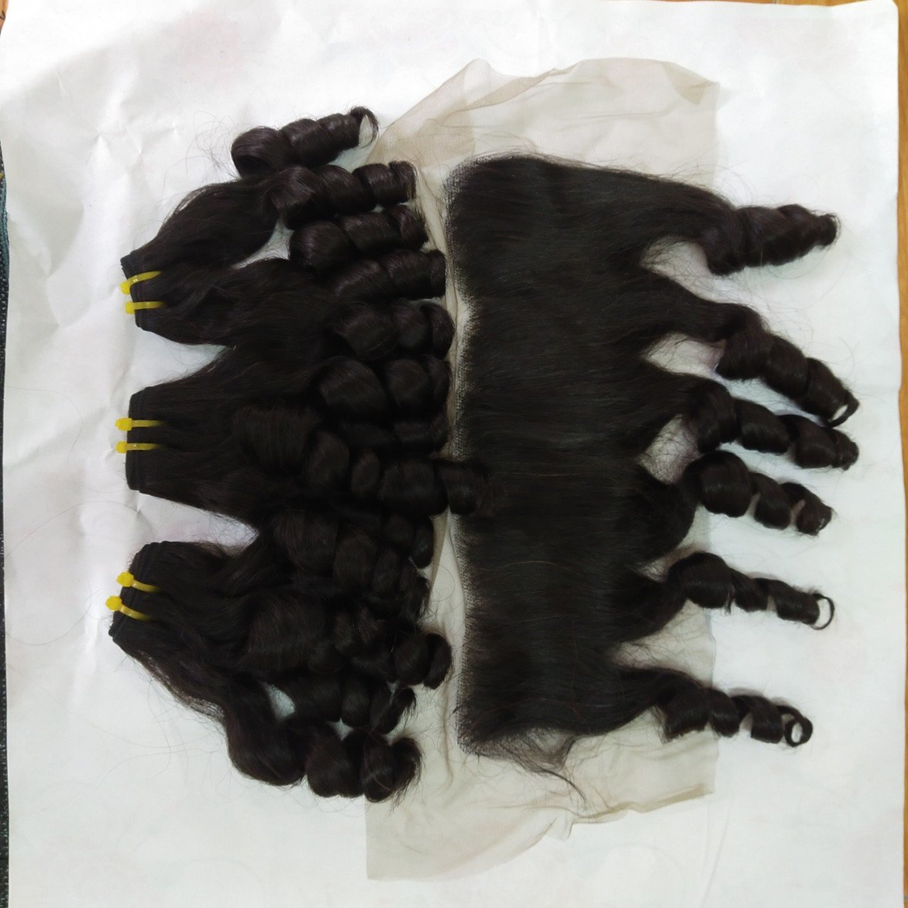 Specializes in Providing Deep Black 360 Degree Wavy Curly Brazilian and European Virgin Hair Transparent Lace"