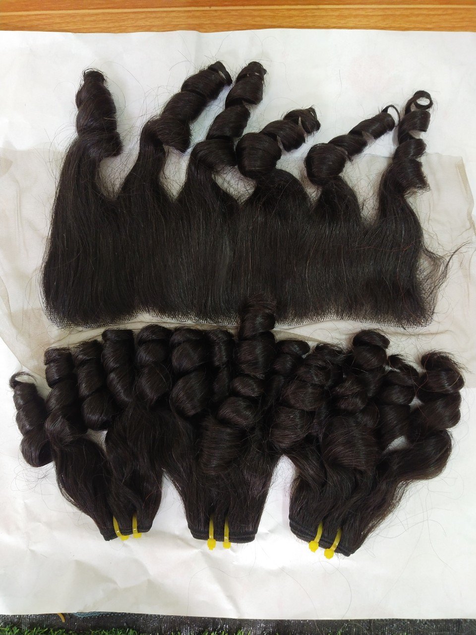 Specializes in Providing Deep Black 360 Degree Wavy Curly Brazilian and European Virgin Hair Transparent Lace"