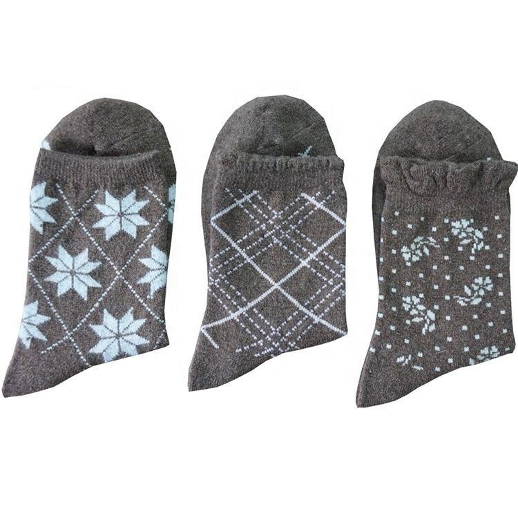 High quality custom brown weed leaf crew angora warm wool women socks