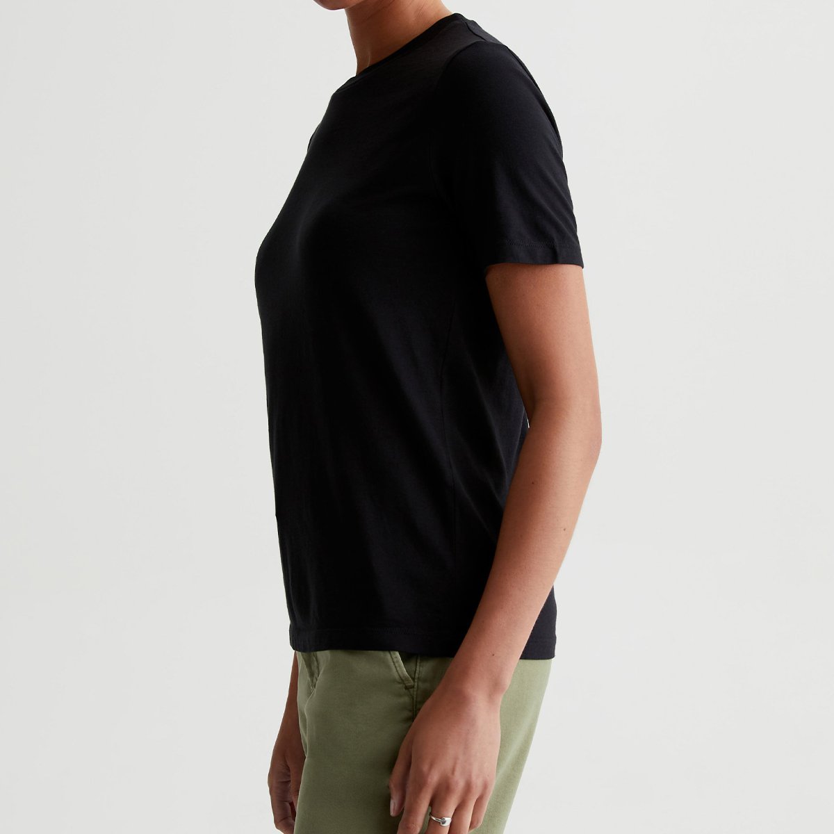 OEM/ODM Custom Deep Black Women's Classic Crew Neck Tee - 1X1 Rib Neckband, Premium Knit, 100% Cotton, S&Z-Twist Yarns