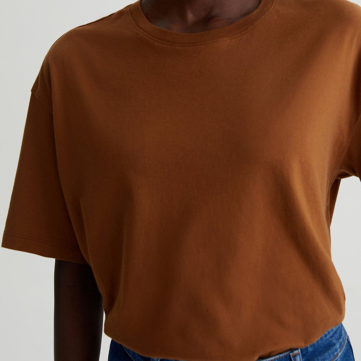 OEM/ODM Custom Caramel Brown Women's Slouchy Fit Crewneck T-Shirt - 100% Cotton Light Jersey, S&Z-Twist Yarns