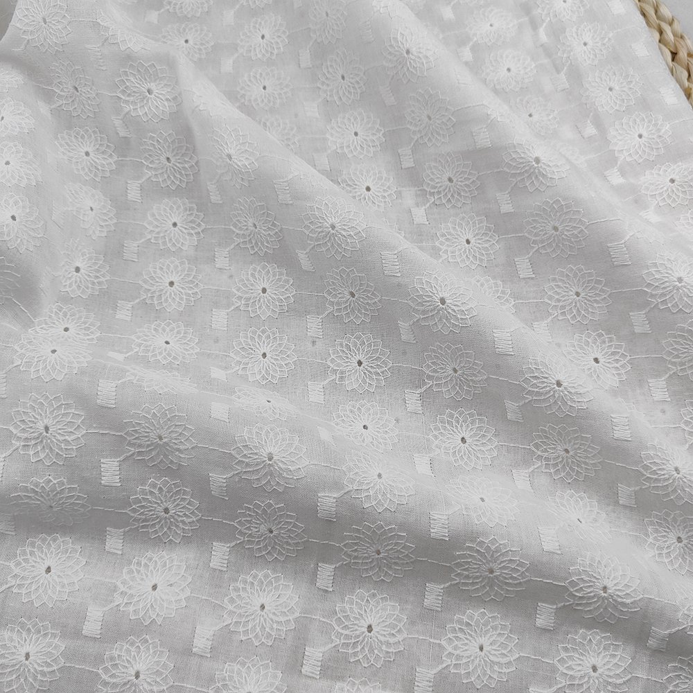 Factory New Style 100% Cotton Lace Eyelet Voile Embroidery Fabric For Dress And Garments With Many Design