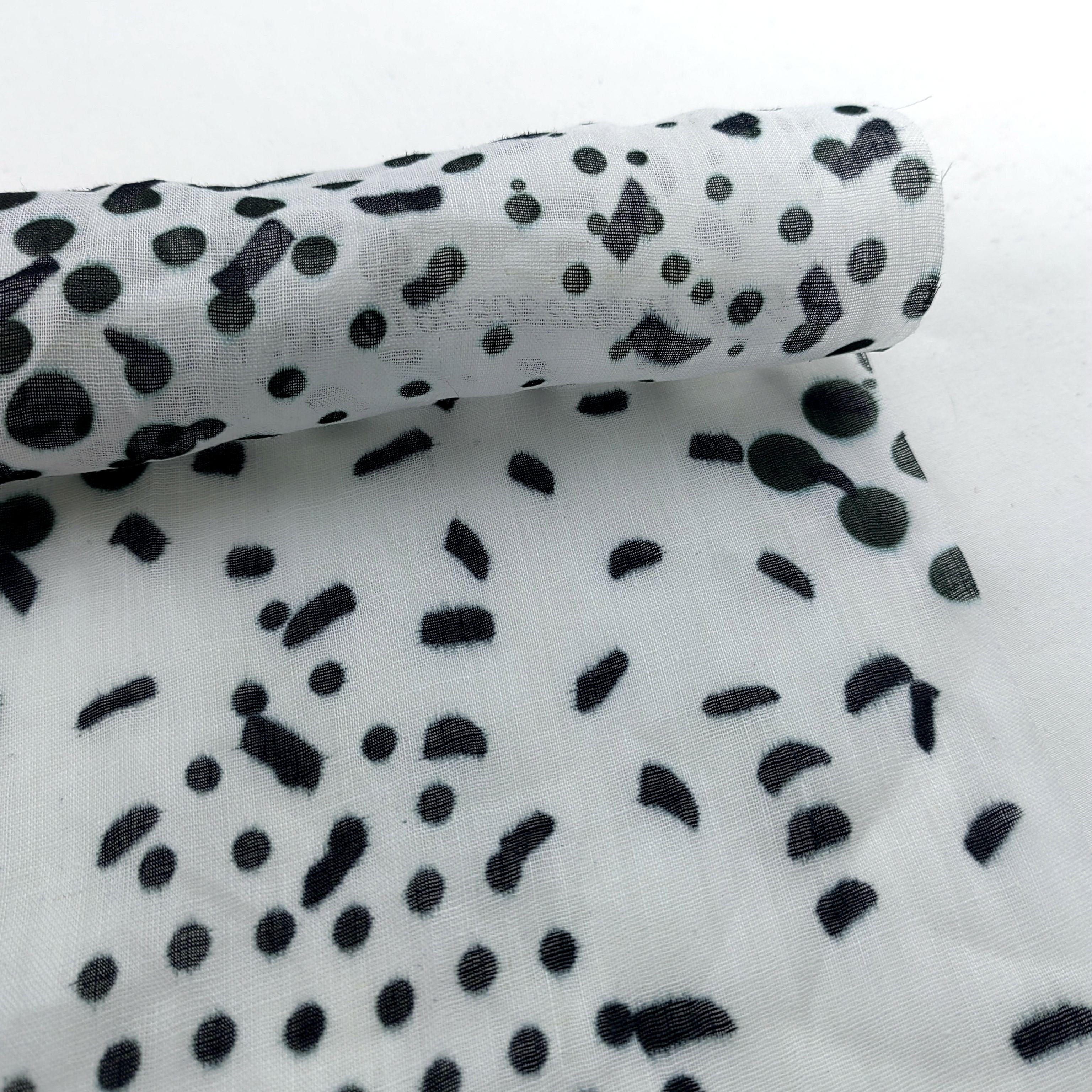 Wholesale high quality custom design Black Dots Printed Fabrics 100% linen Fabric For Garment