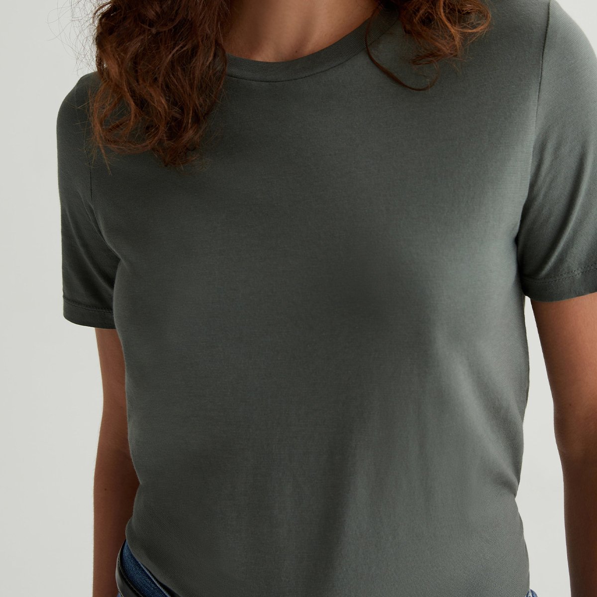 OEM/ODM Custom Green Women's Crew Neck Tee - 1X1 Rib Neckband, Premium Knit, 100% Cotton, Durable Twist Yarns