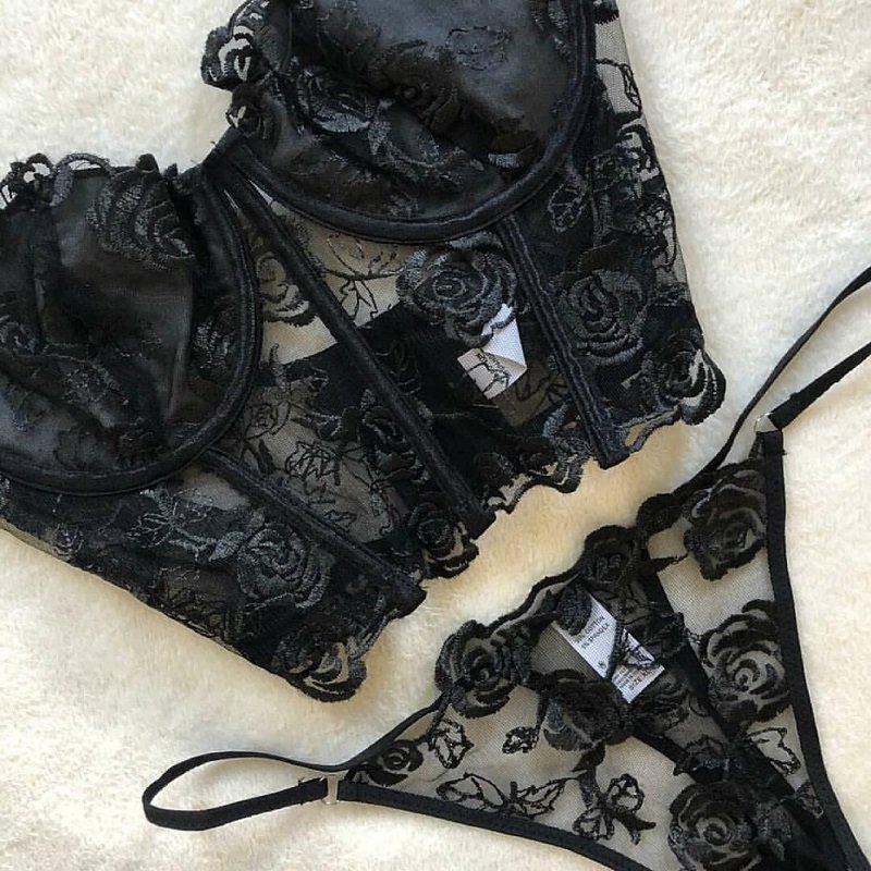 Europe Sexy Lingerie Fashion Rose Embroidery Lace High-end Lingerie Set