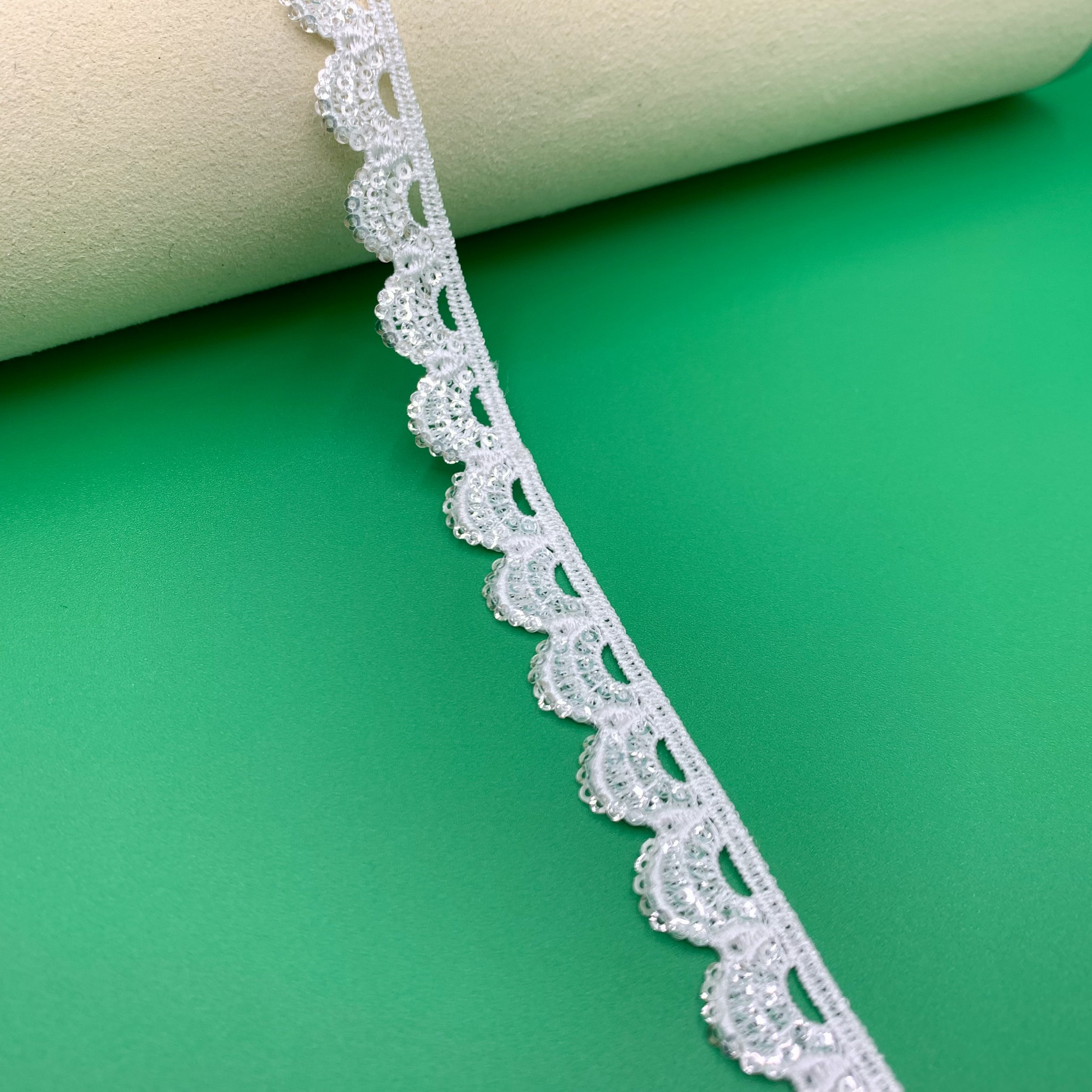 2023 Luxury Wholesale Nigeria Chantilly Lace Fabric French Shiny Guipure Cord Embroidery Sequin Lace Fabric Trim For Wedding