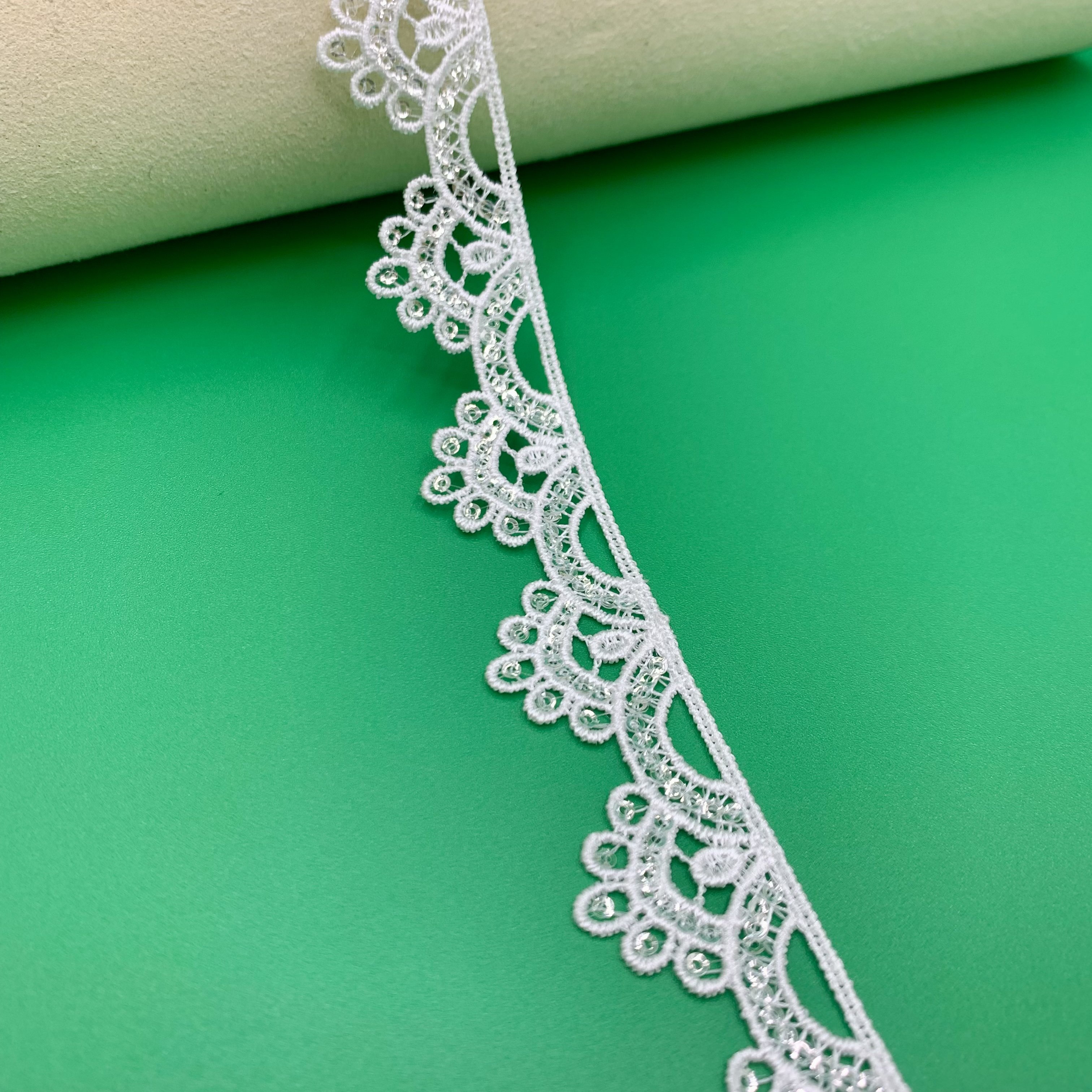 2023 Luxury Wholesale Nigeria Chantilly Lace Fabric French Shiny Guipure Cord Embroidery Sequin Lace Fabric Trim For Wedding