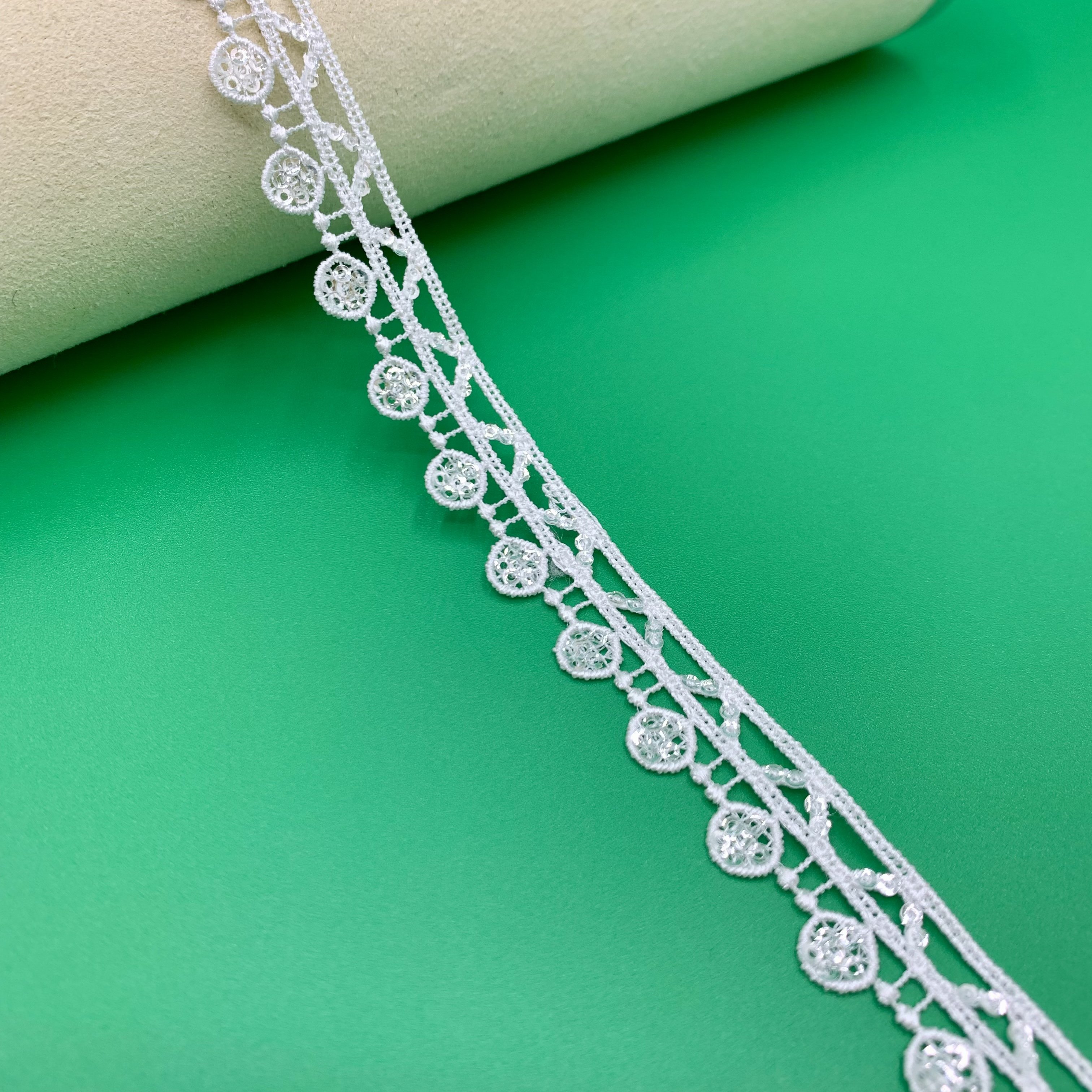 2023 Luxury Wholesale Nigeria Chantilly Lace Fabric French Shiny Guipure Cord Embroidery Sequin Lace Fabric Trim For Wedding