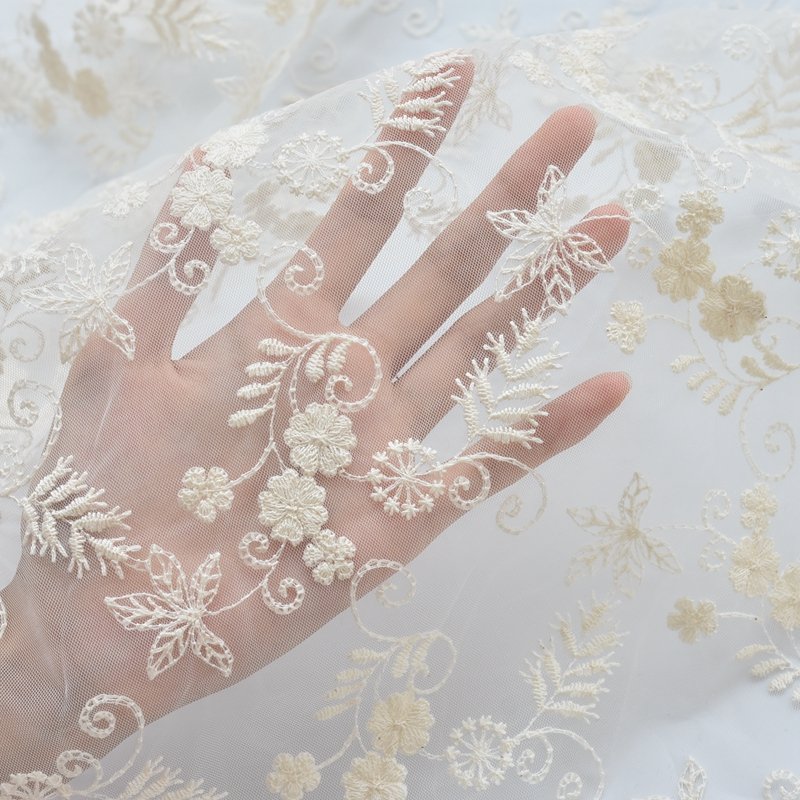 Wholesale Embroidered Organza Fabric High Quality Pure White Lace Embroidery Fabric for women dress