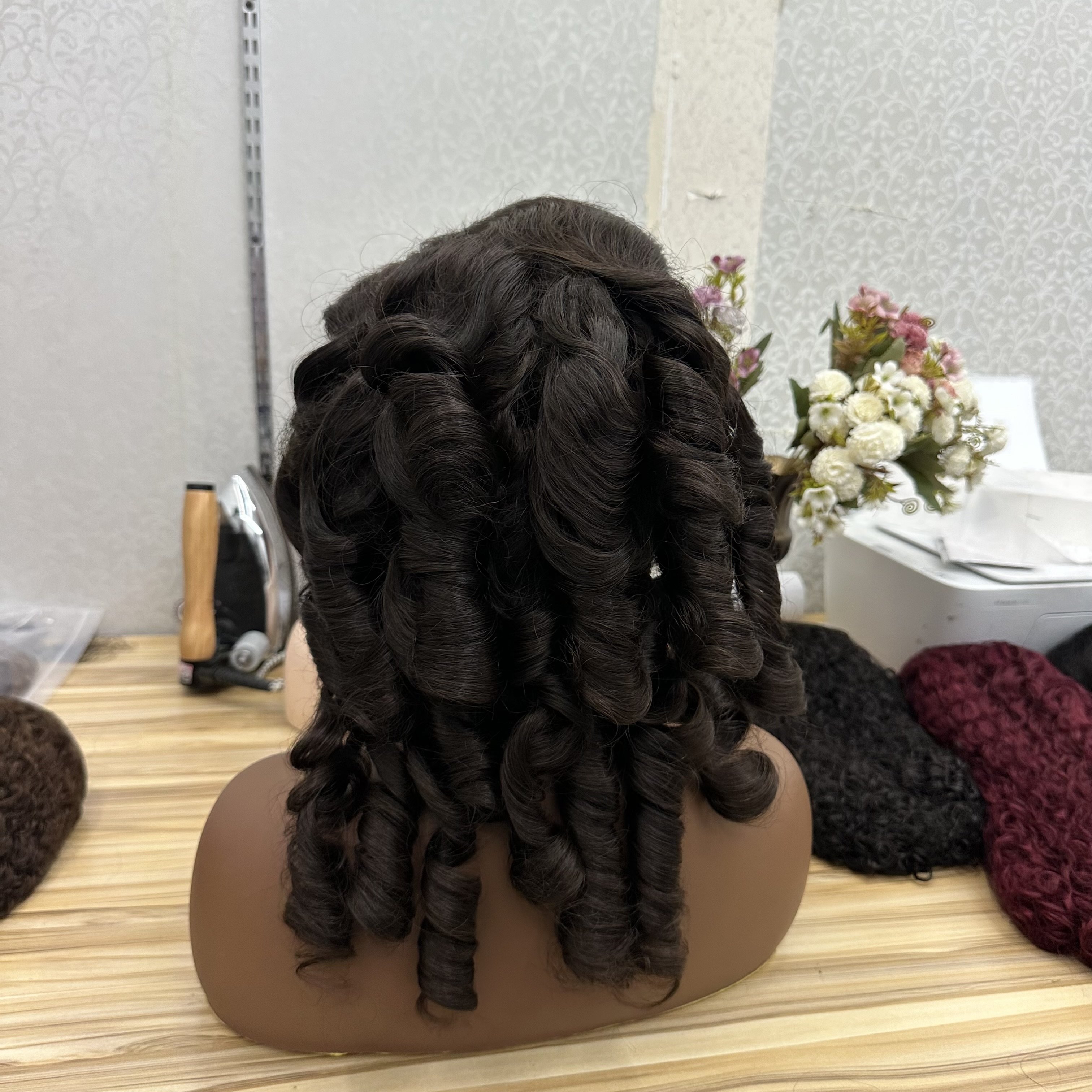Wholesale Egg Cambodian Raw Curly 100% Human Hair Wig Hd Lace 13X4 Vendor Colored Cuticle Aligned Veitnamese Double Draw Wigs