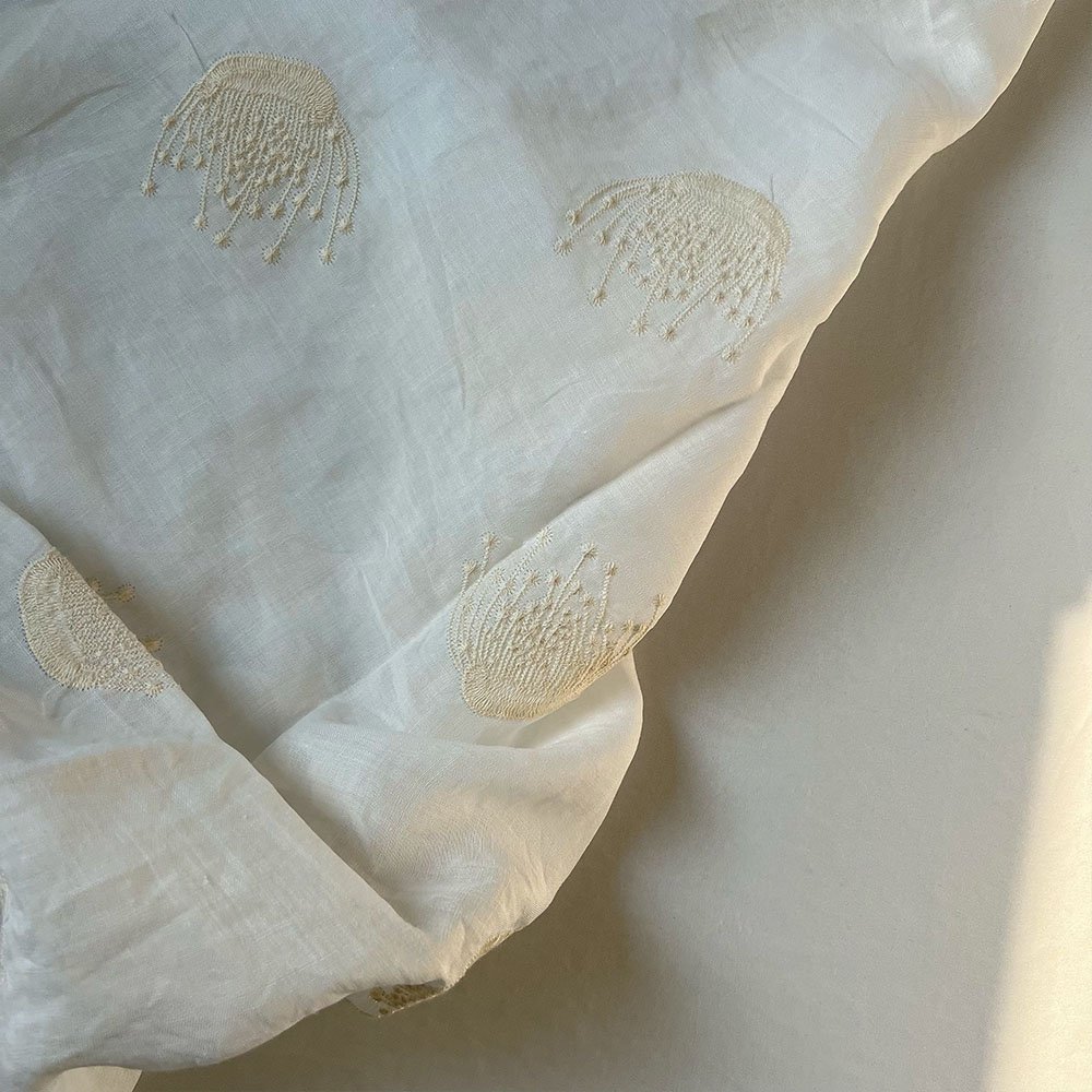 Manufacture new design plain 100% ramie fabric embroidery floral ramie fabric for dress curtain embroidered linen fabric