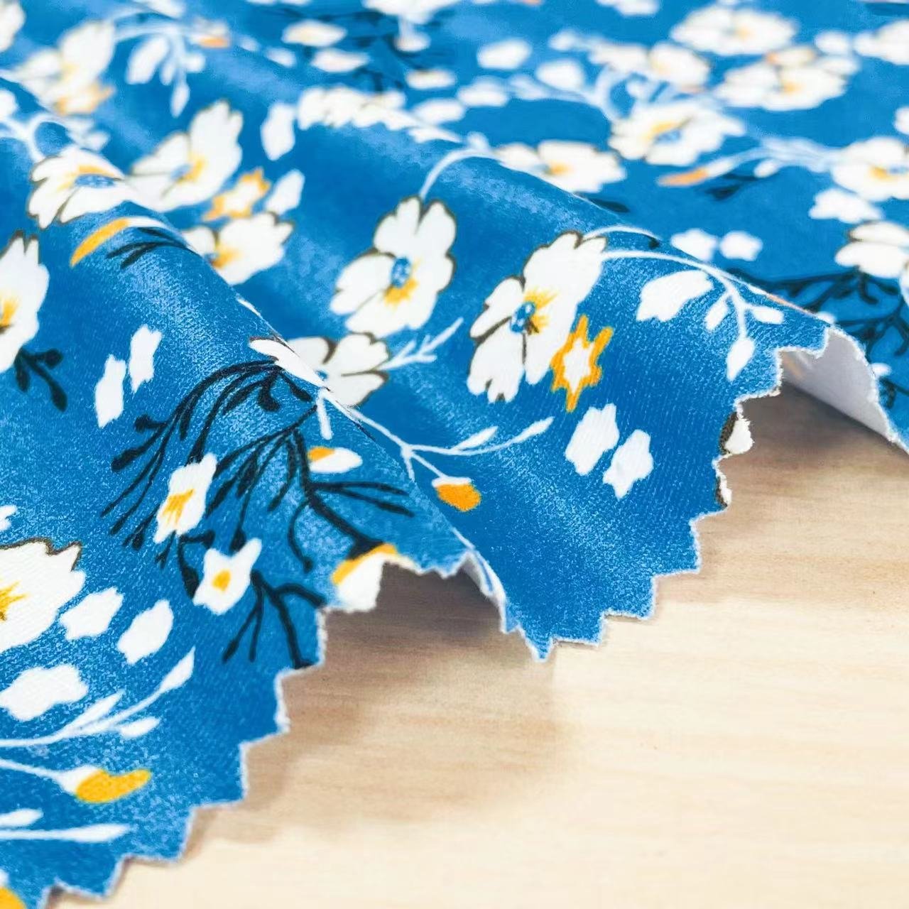 Manufacturers Direct Stock DTY Microfibre Printed Brushed Clothing Fabric 100% Polyester Printed for women's printed fabric