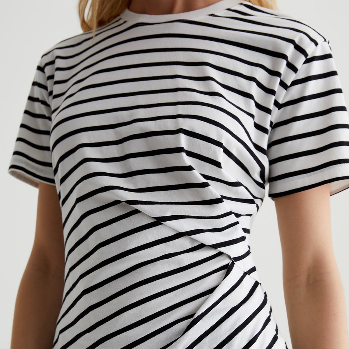 OEM/ODM Custom Striped Stretch Jersey Women's Asymmetric Draped Crewneck Tee - Side Pleats, Uneven Hem, Soft Luxury