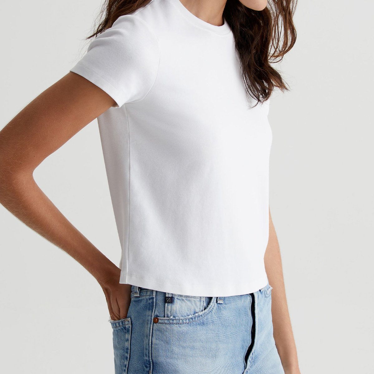 OEM/ODM Custom White Women's Cropped Crewneck Tee - Vintage Silhouette, Cotton-Blend Rib Knit, Everyday Staple