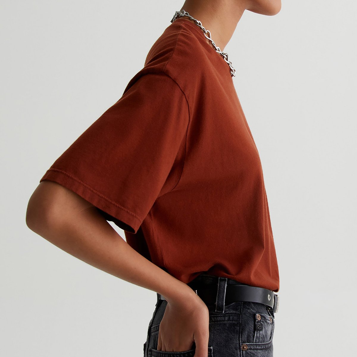 OEM/ODM Custom Warm Brown Women's Slouchy Fit Crewneck Tee - 100% Cotton Jersey, Soft and Durable, S & Z-Twist Yarns
