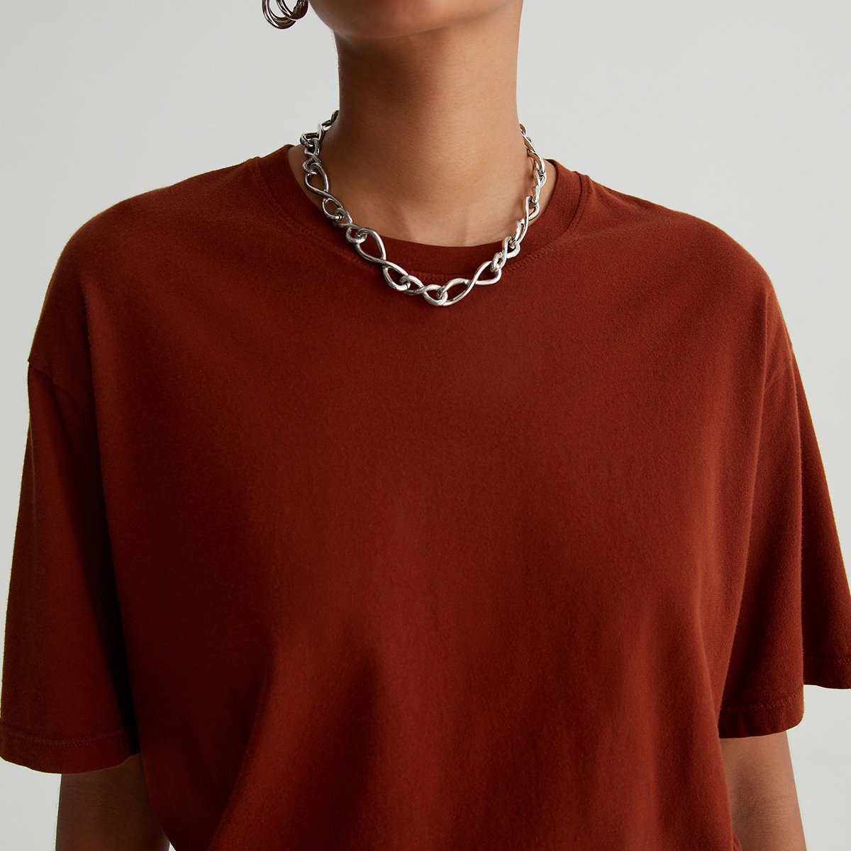 OEM/ODM Custom Warm Brown Women's Slouchy Fit Crewneck Tee - 100% Cotton Jersey, Soft and Durable, S & Z-Twist Yarns