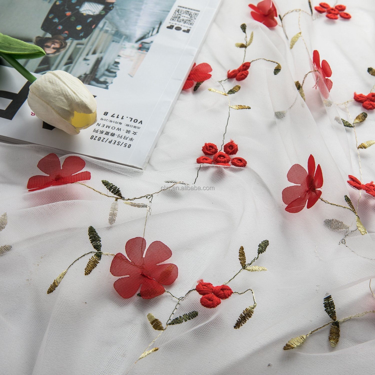 Factory Price Lace Tulle Fabric 100% Polyester Dress Making Fabric 3D Three-Dimensional Flower Embroidery