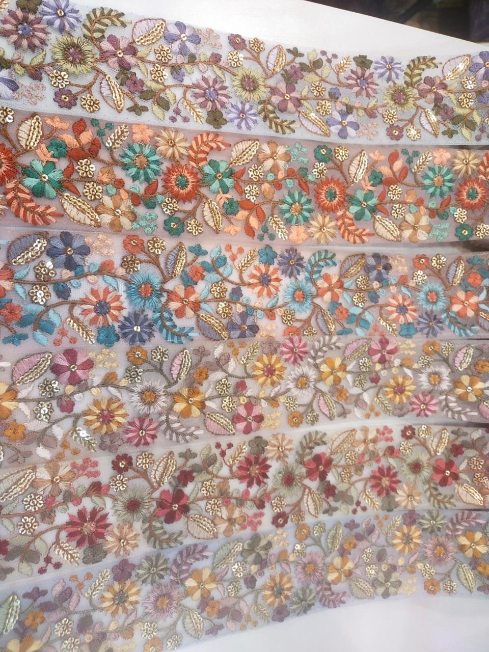 High quality factory direct selling flower lace gold lace applique and lace