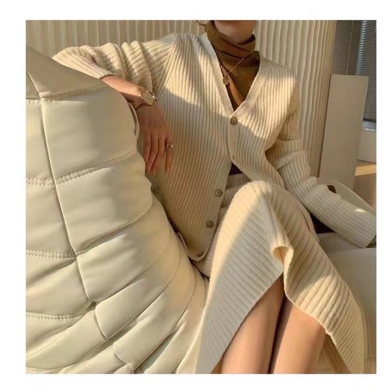 High Quality Fashionable Autumn Bling Knitted Multicolor 2 piece fashion and simple V-neck wool women sweater set